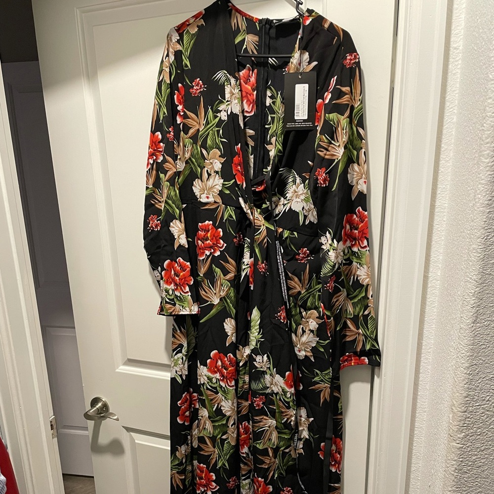Plus size floral twist maxi dress